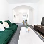 Lakes Seaside Retreat Semesterbostad