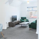 Semesterbostad Lakes Seaside Retreat *