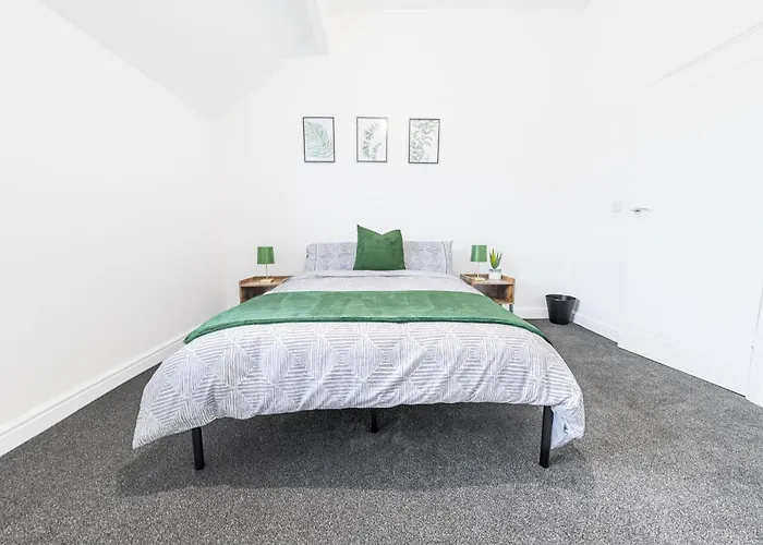 Lakes Seaside Retreat *